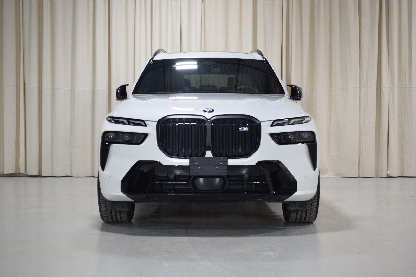 Thumbnail: 2026 BMW X7 - 8