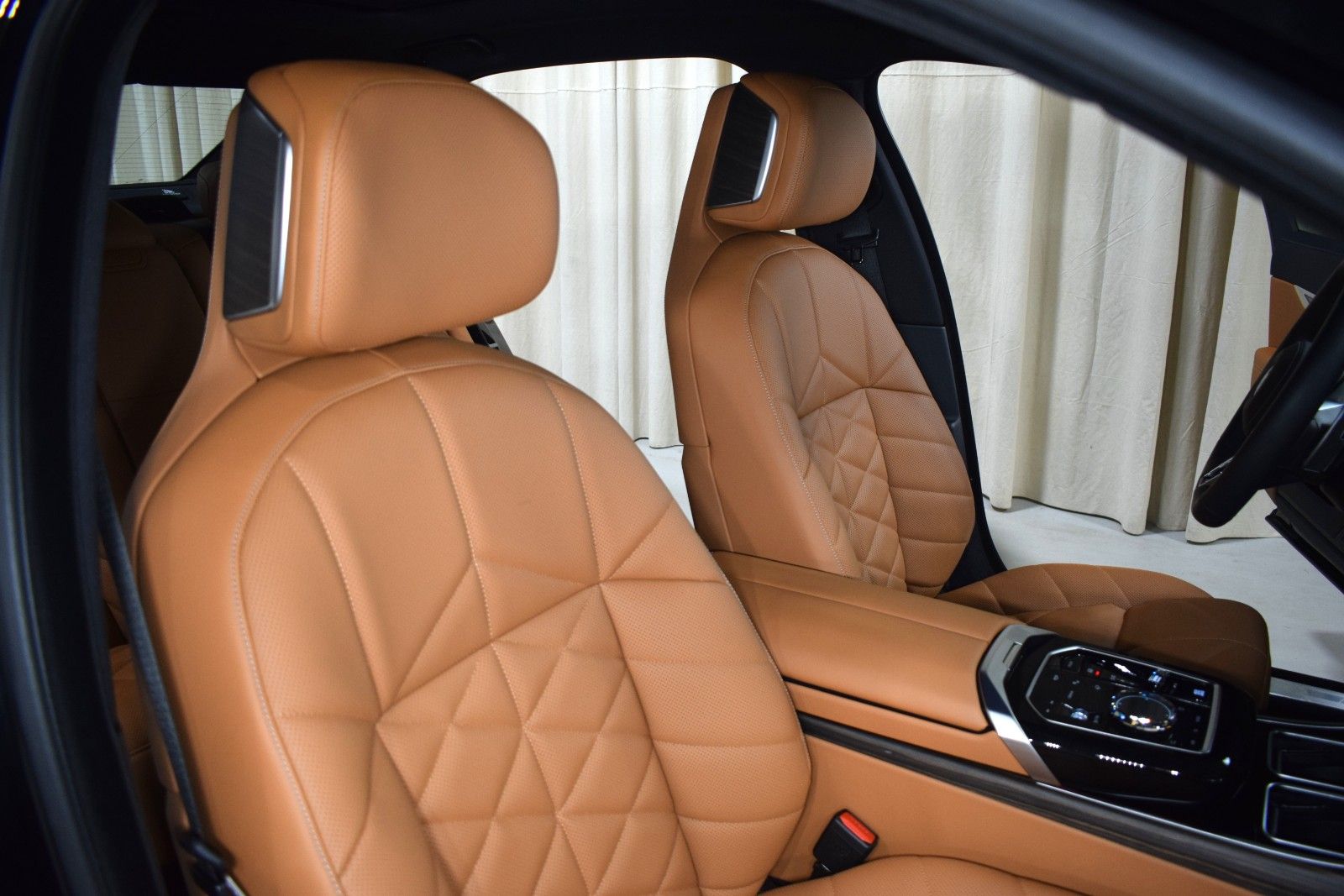 Thumbnail: 2025 BMW 7 Series - 24