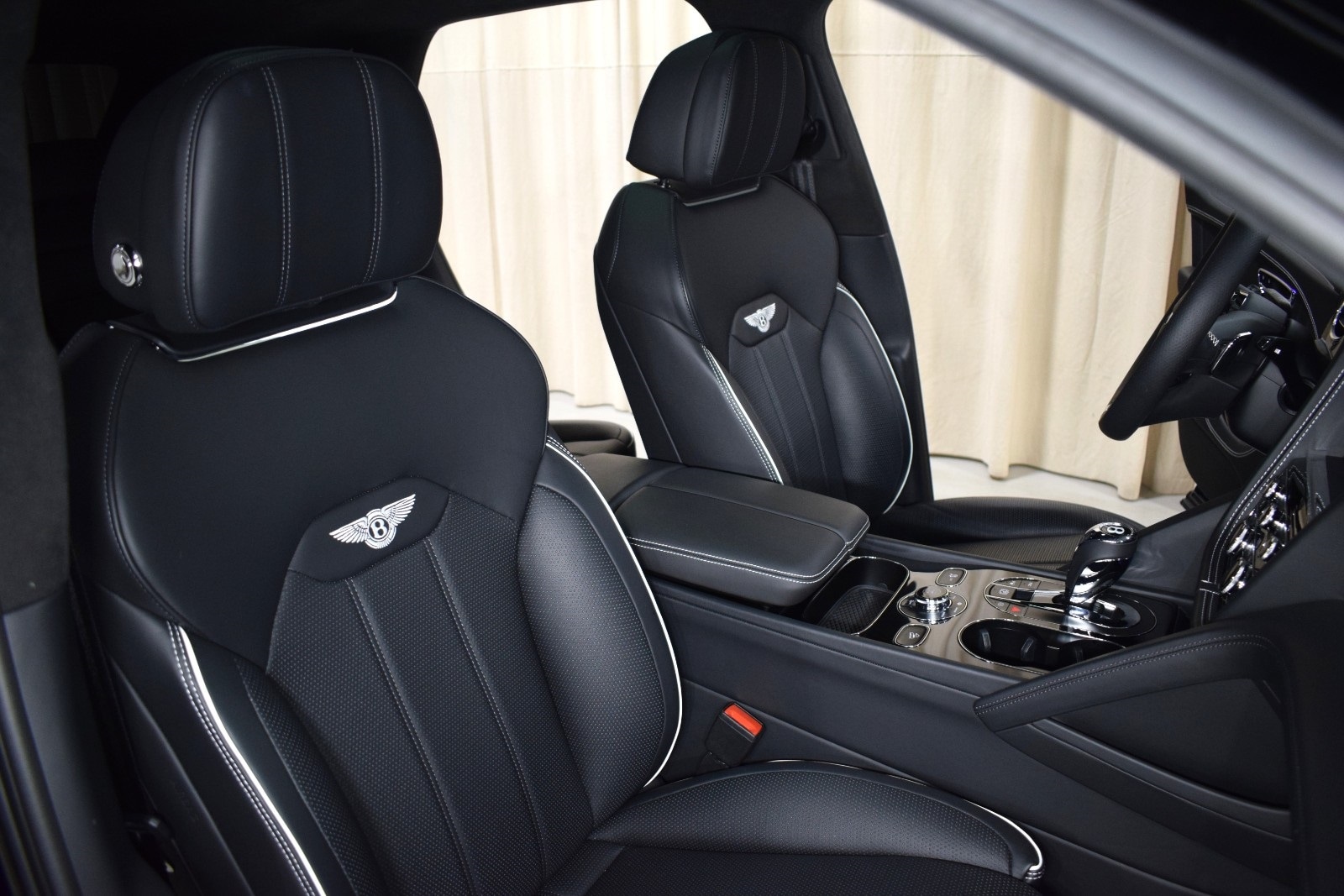 Thumbnail: 2023 Bentley Bentayga - 23