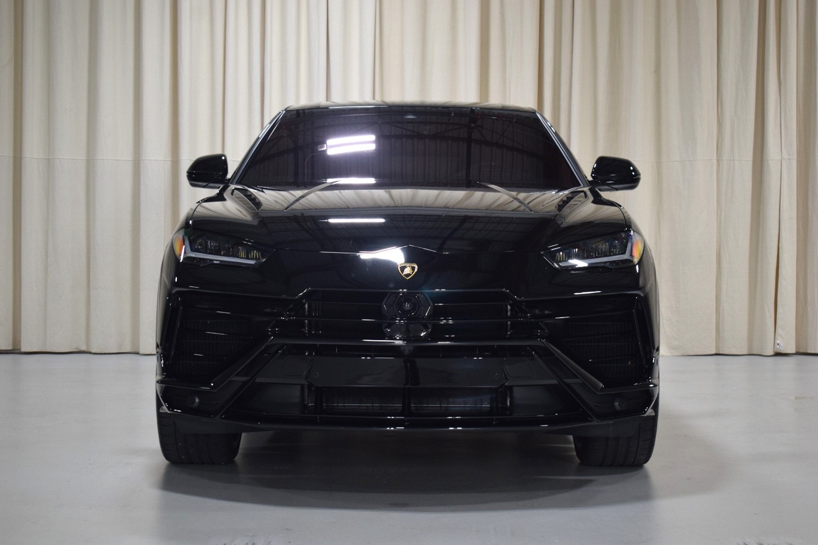 Thumbnail: 2023 Lamborghini Urus - 8