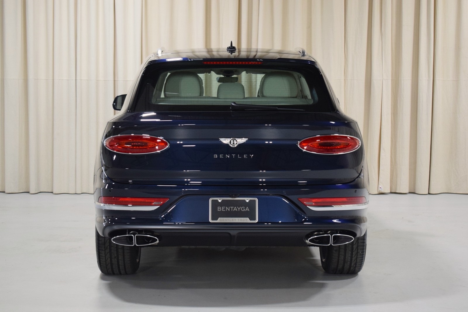Thumbnail: 2025 Bentley Bentayga - 13