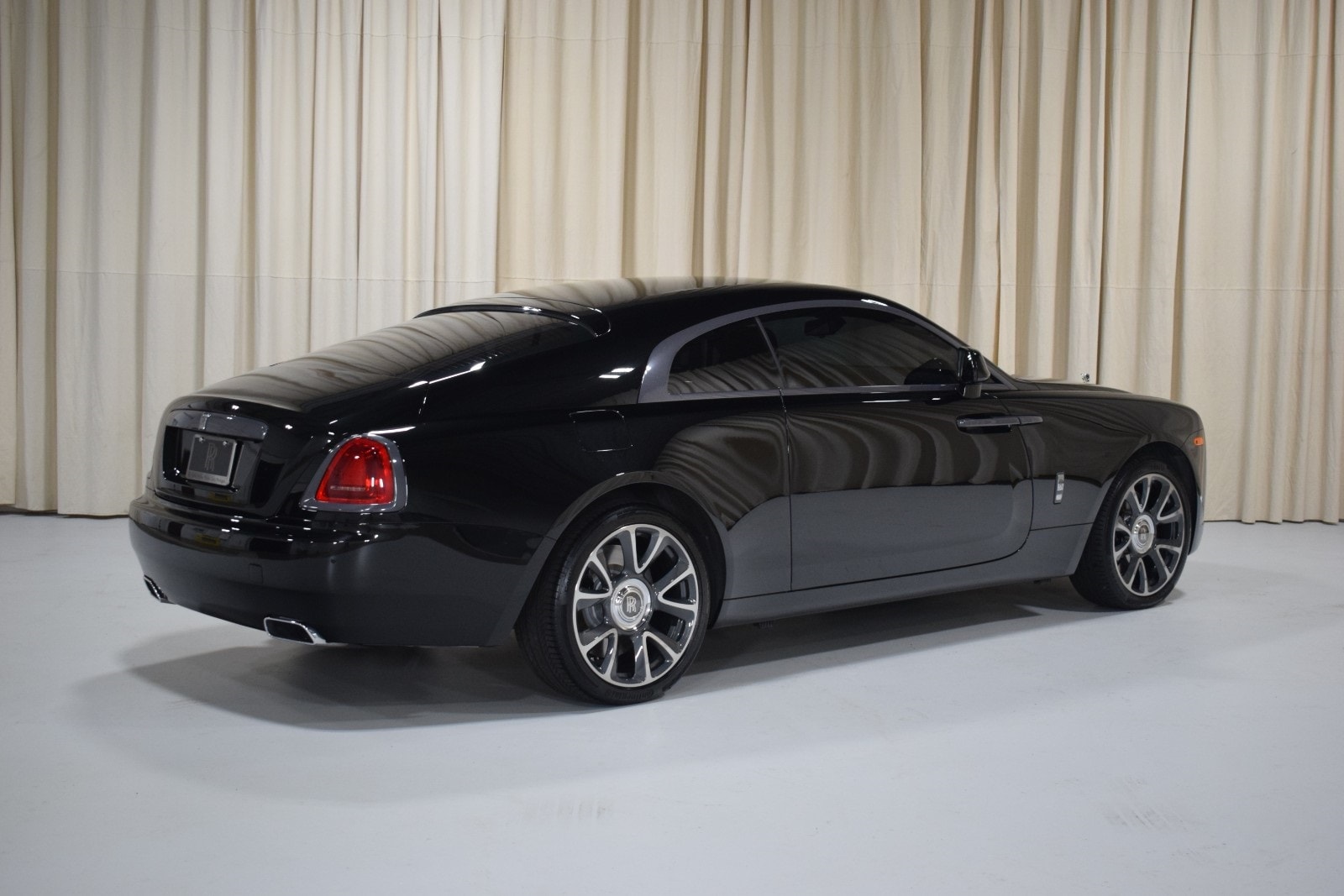 Used 2021 Rolls-Royce Wraith Black Badge with VIN SCAXZ0C07MU204641 for sale in Troy, MI