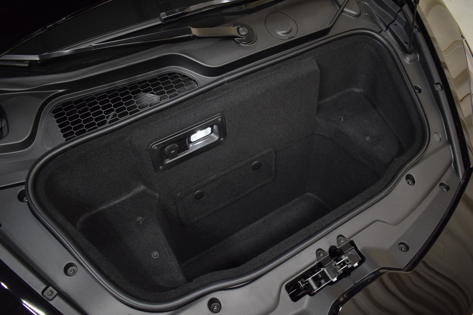 Thumbnail: 2023 Lamborghini Huracan - 43