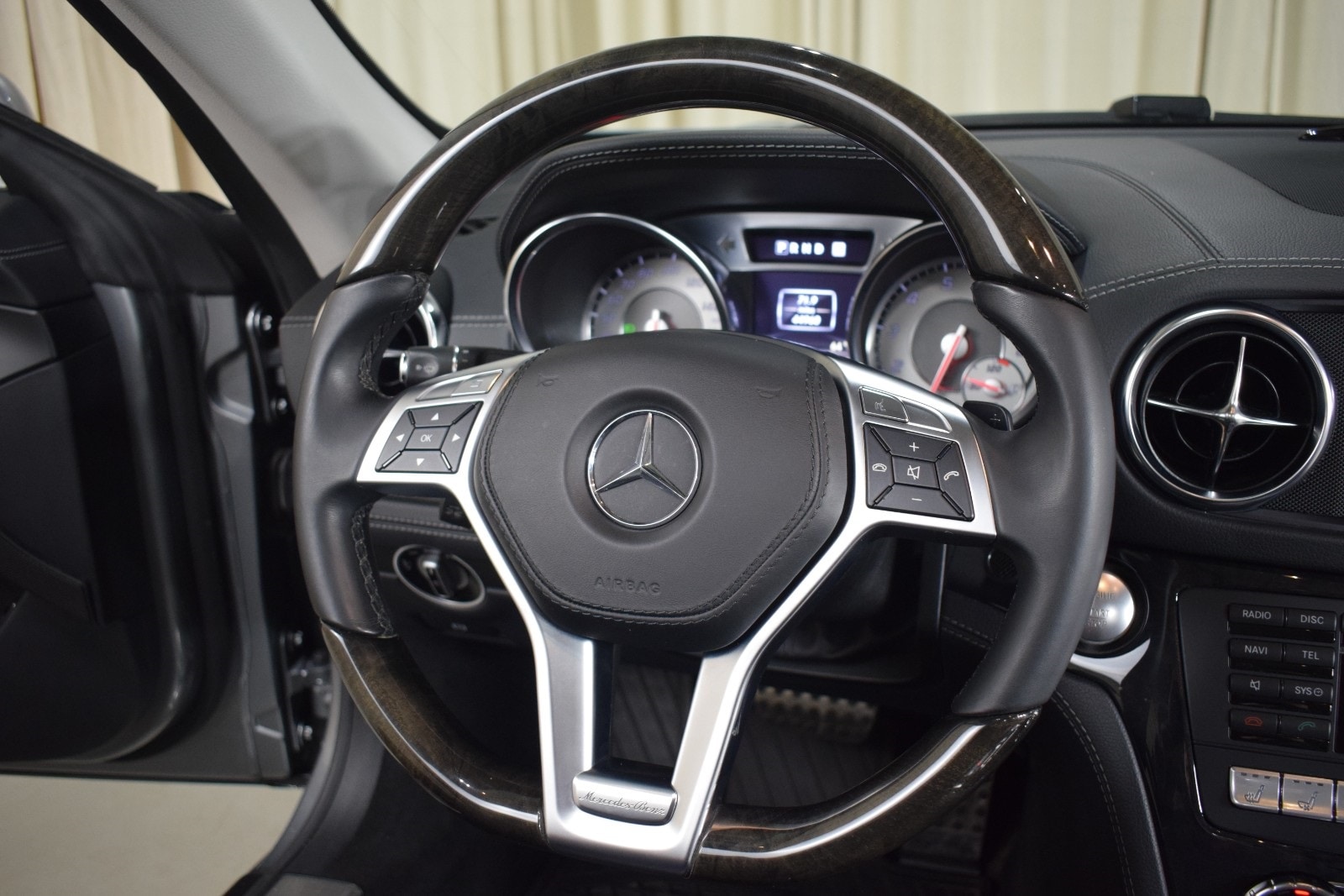 Thumbnail: 2013 Mercedes-Benz SL-Class - 25