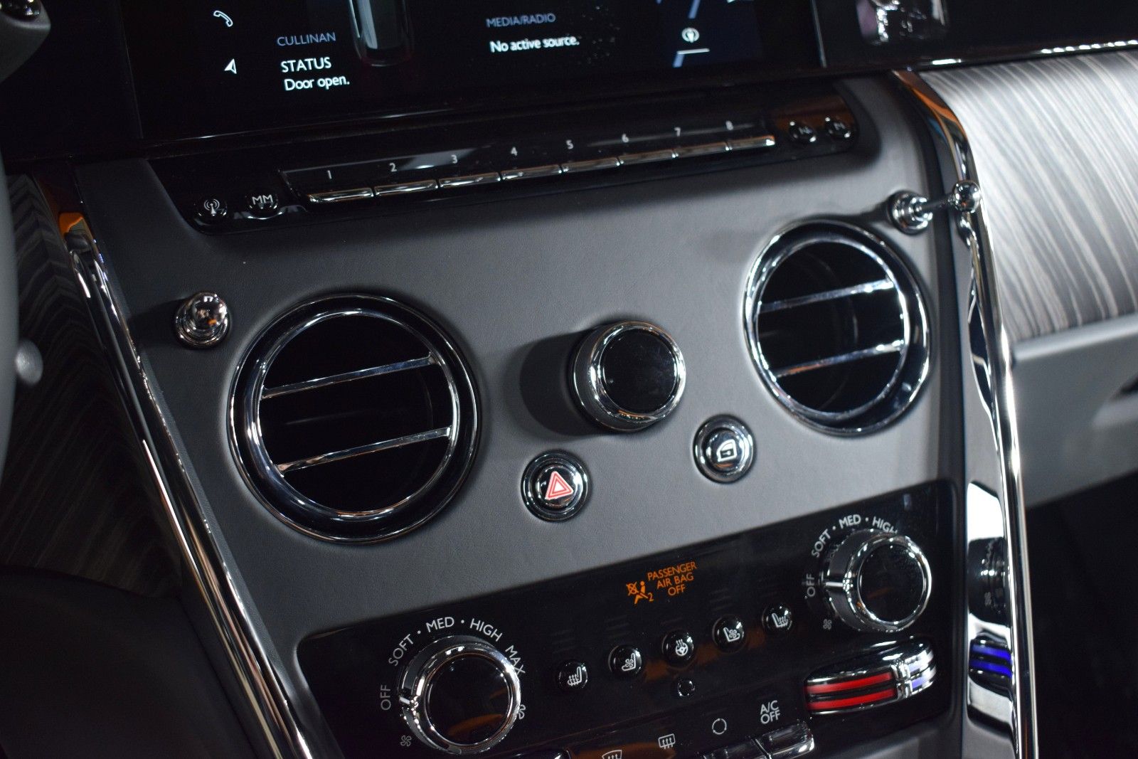 Thumbnail: 2026 Rolls-Royce Cullinan - 35