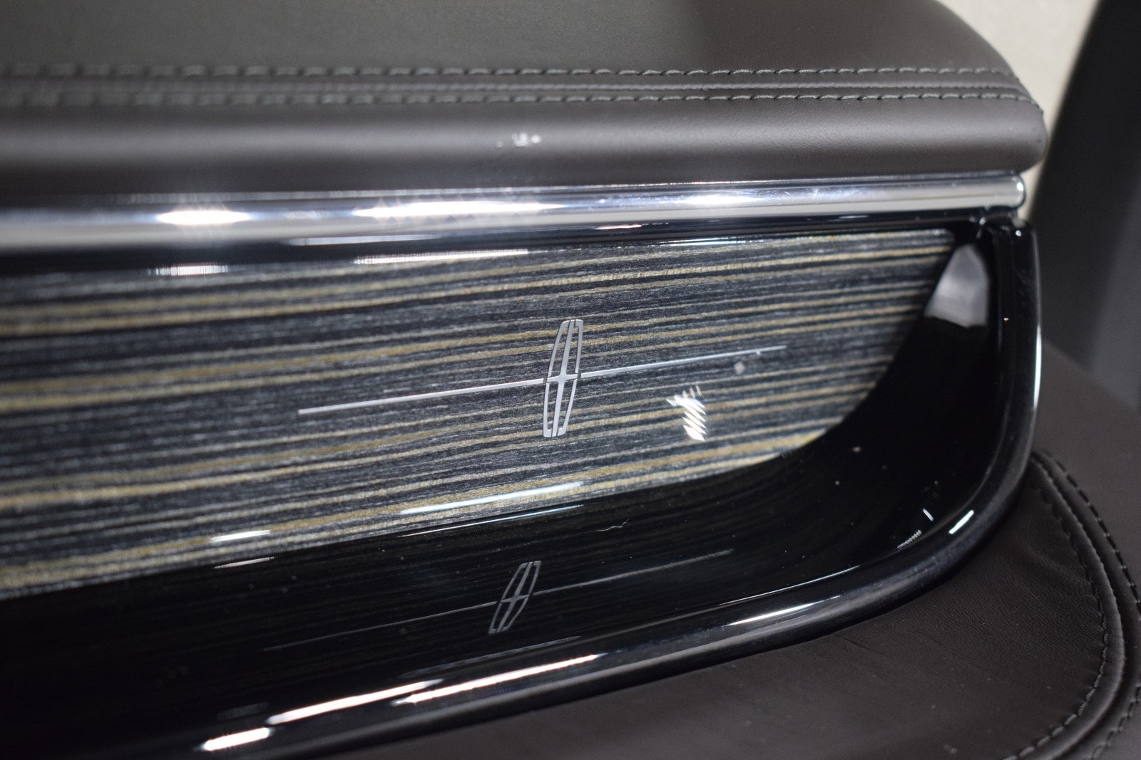 Thumbnail: 2023 Lincoln Navigator - 27