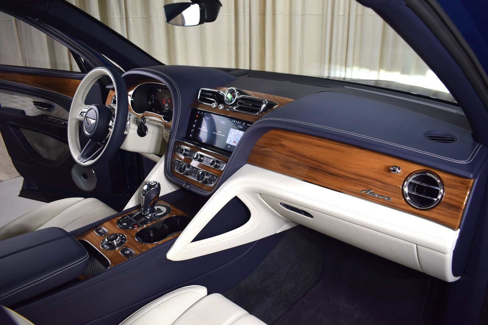 Thumbnail: 2024 Bentley Bentayga - 25