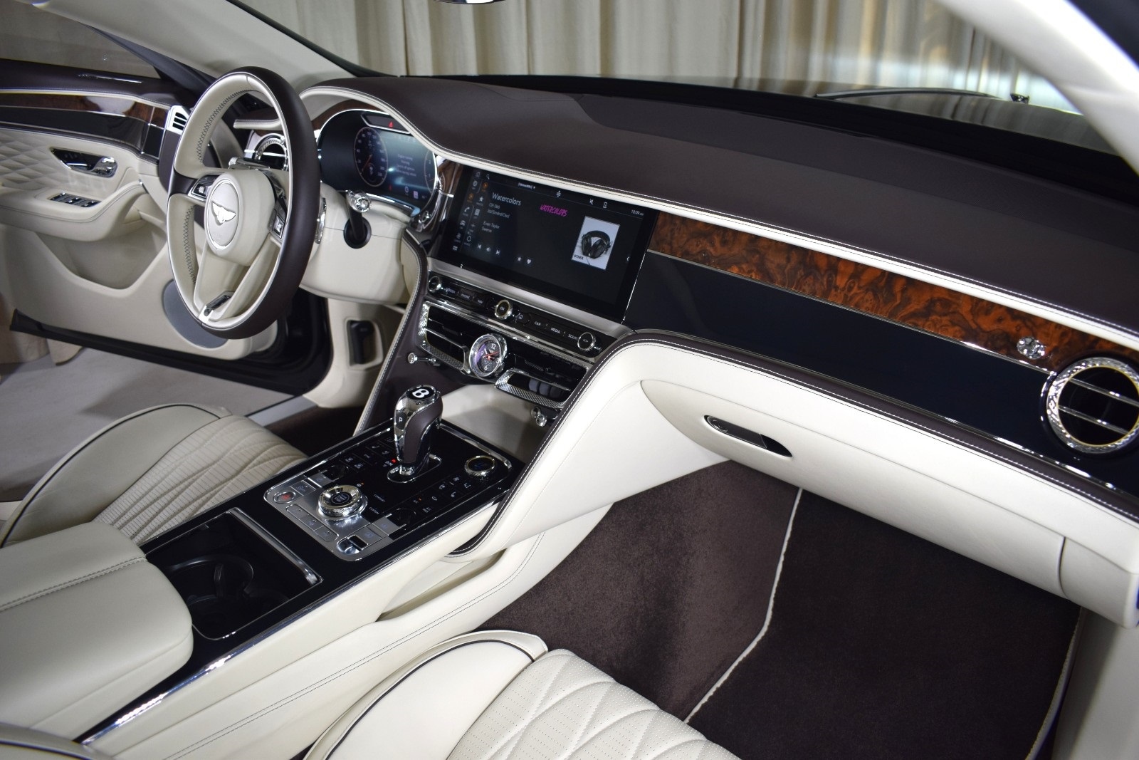 Thumbnail: 2020 Bentley Flying Spur - 24