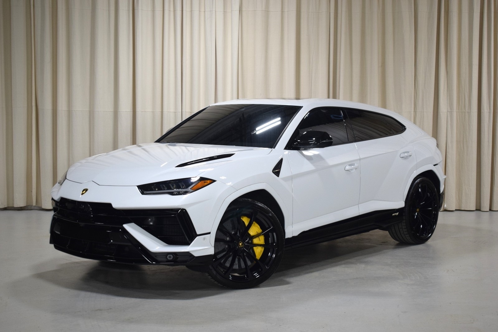 2024 Lamborghini Urus S's photo