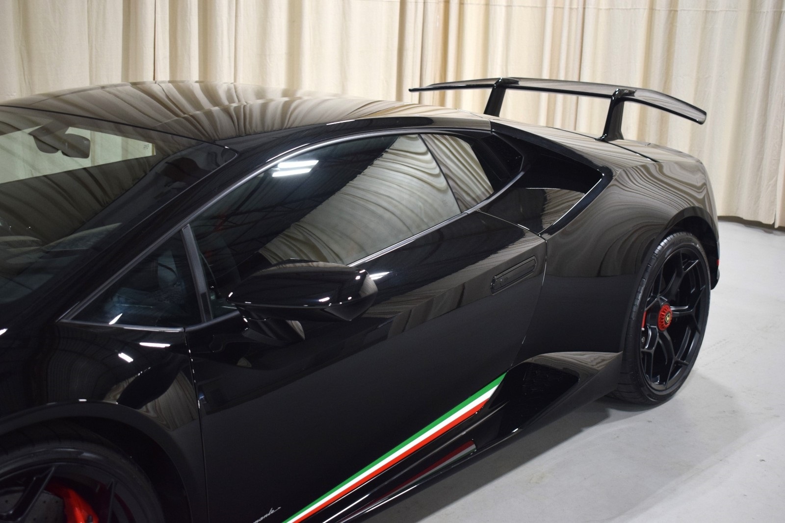Thumbnail: 2019 Lamborghini Huracan - 2