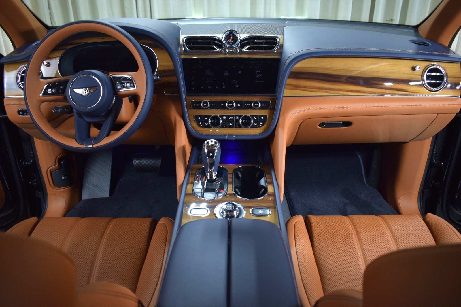 Thumbnail: 2025 Bentley Bentayga - 2