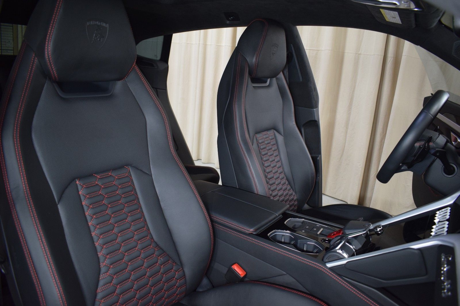 Thumbnail: 2019 Lamborghini Urus - 22