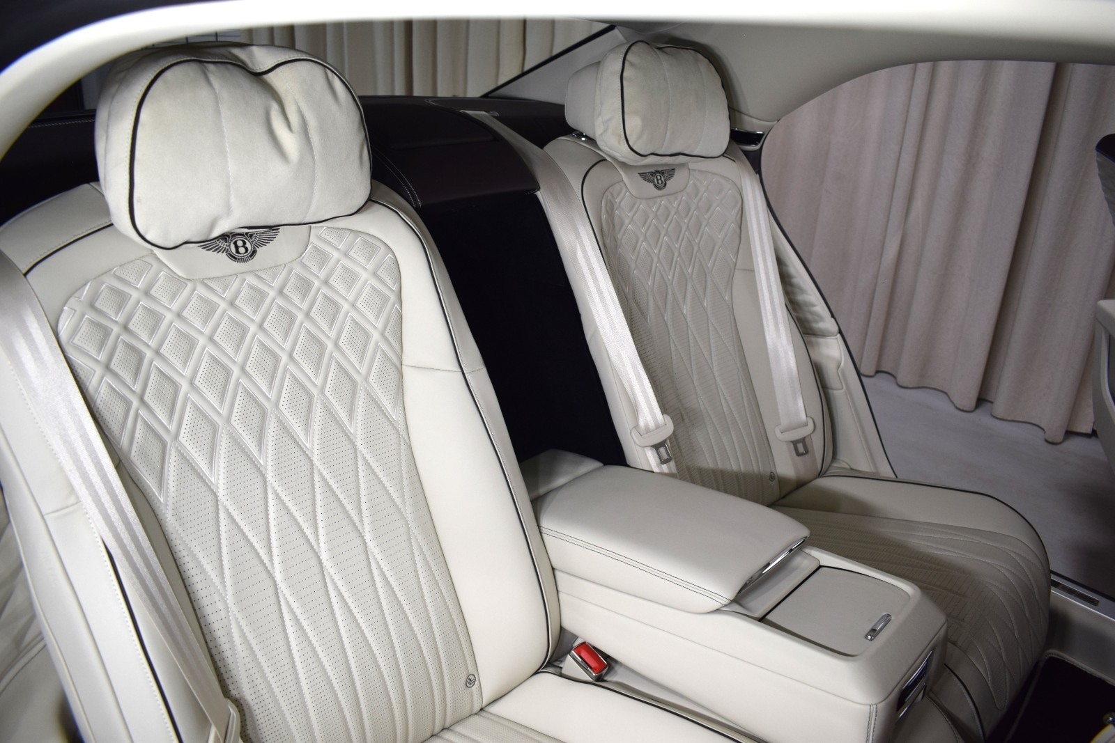 Thumbnail: 2020 Bentley Flying Spur - 19