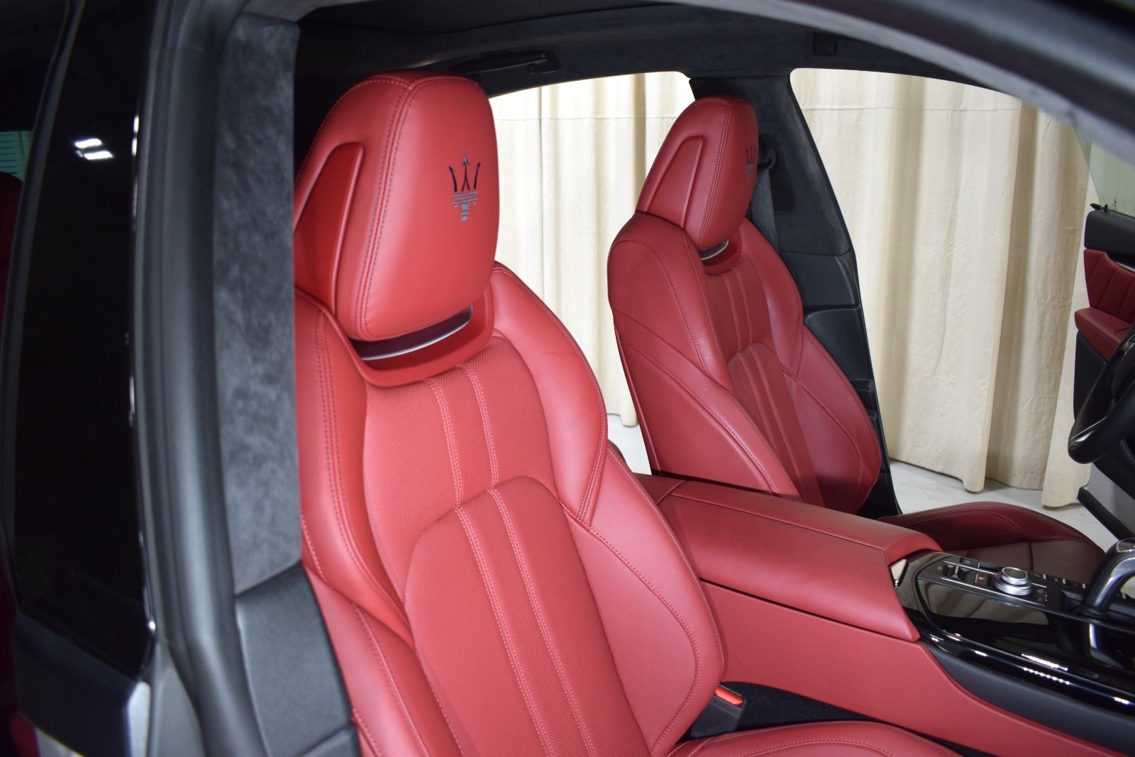 Thumbnail: 2022 Maserati Levante - 23