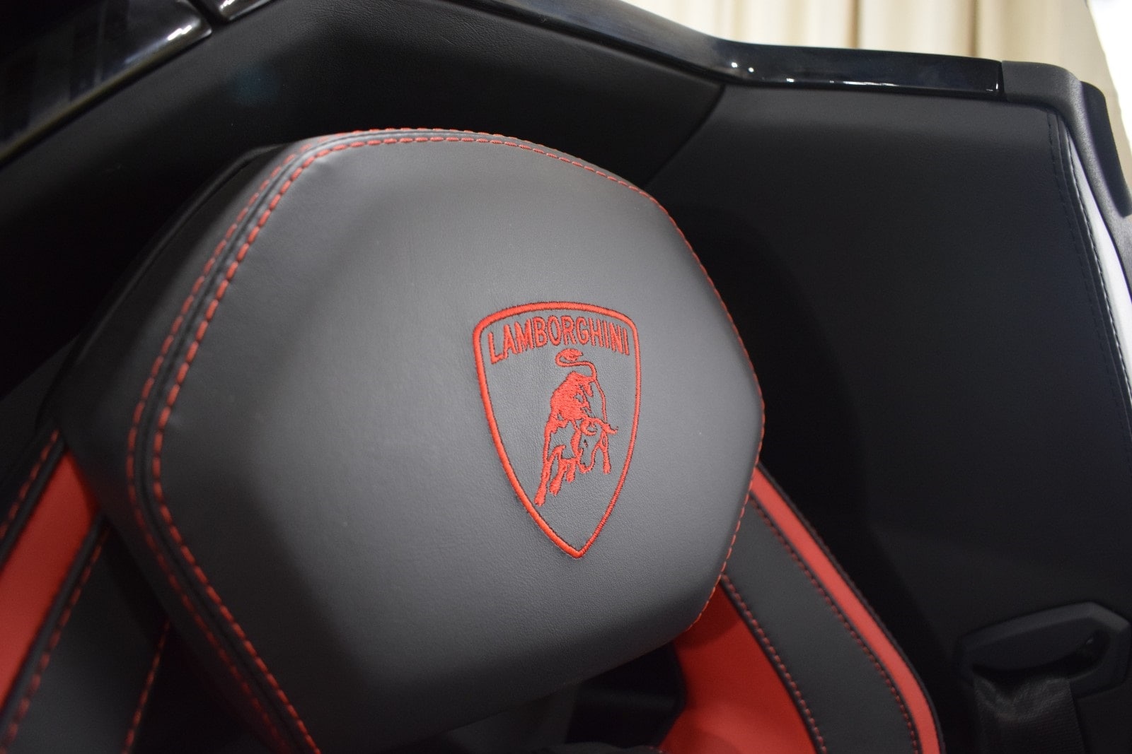 Thumbnail: 2019 Lamborghini Aventador - 36