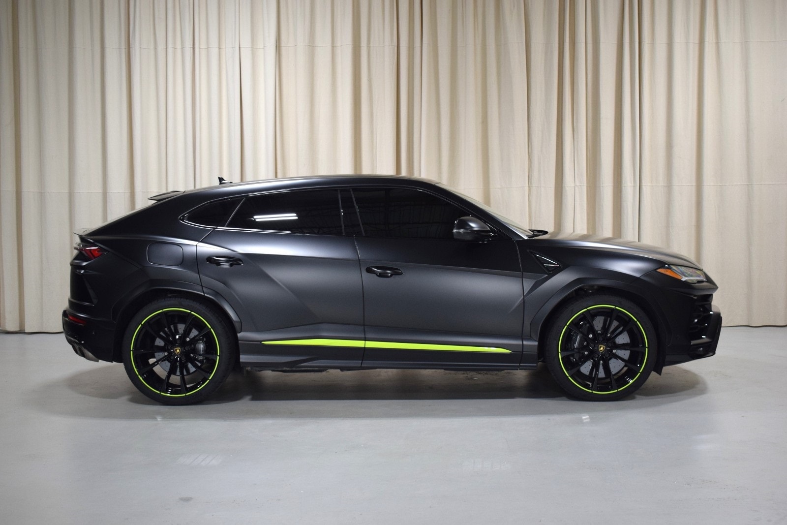 Thumbnail: 2022 Lamborghini Urus - 13