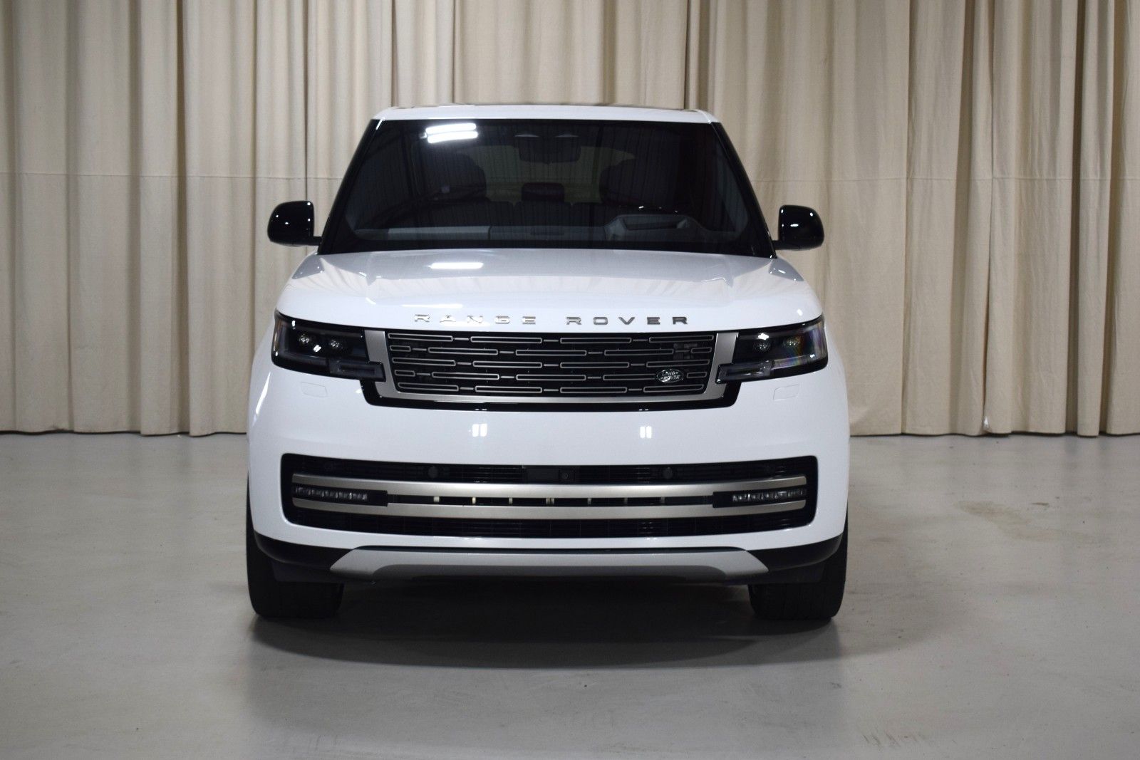 Thumbnail: 2023 Land Rover Range Rover - 8