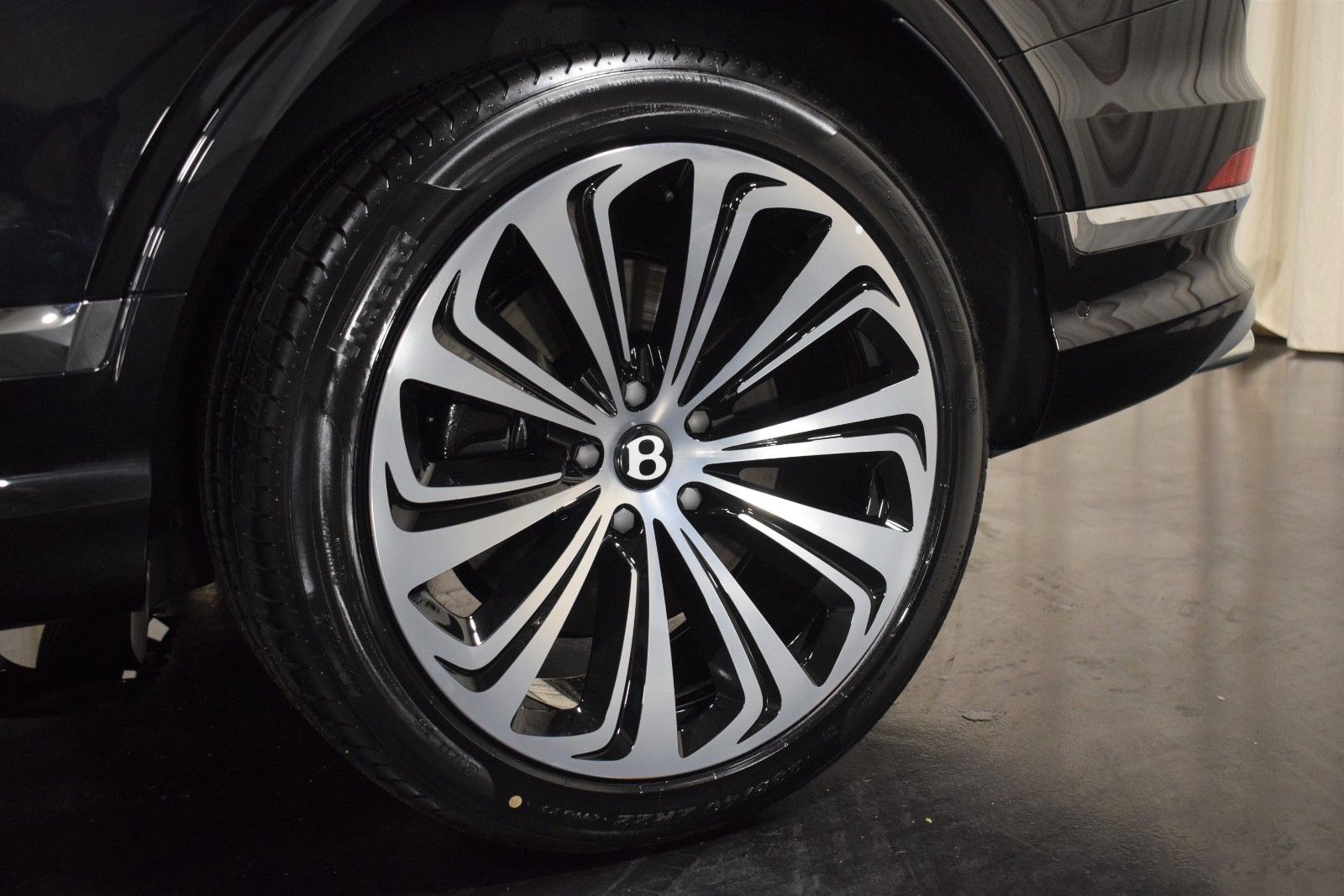 Thumbnail: 2024 Bentley Bentayga - 13