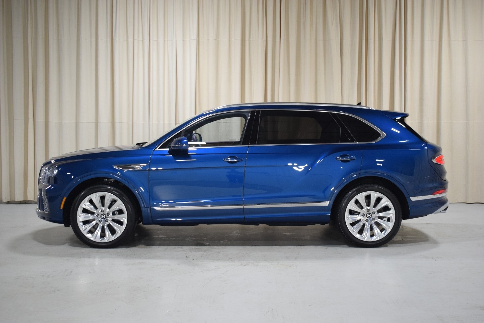 Thumbnail: 2024 Bentley Bentayga - 16