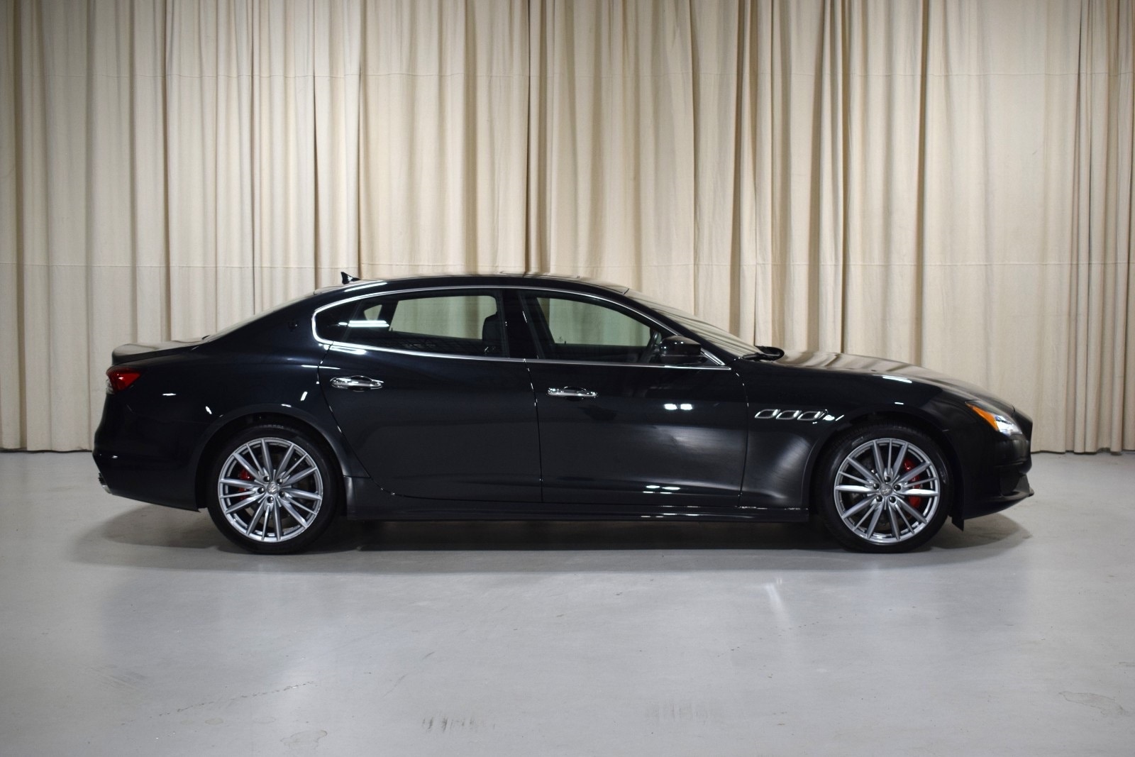 Thumbnail: 2022 Maserati Quattroporte - 13