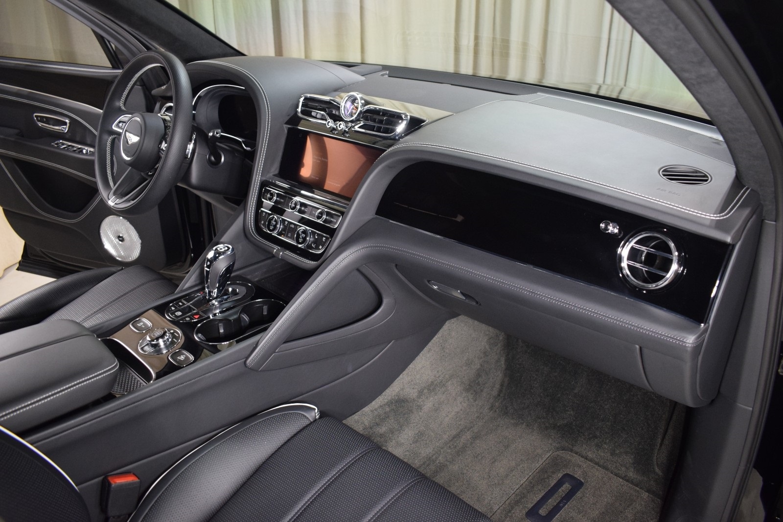 Thumbnail: 2023 Bentley Bentayga - 24