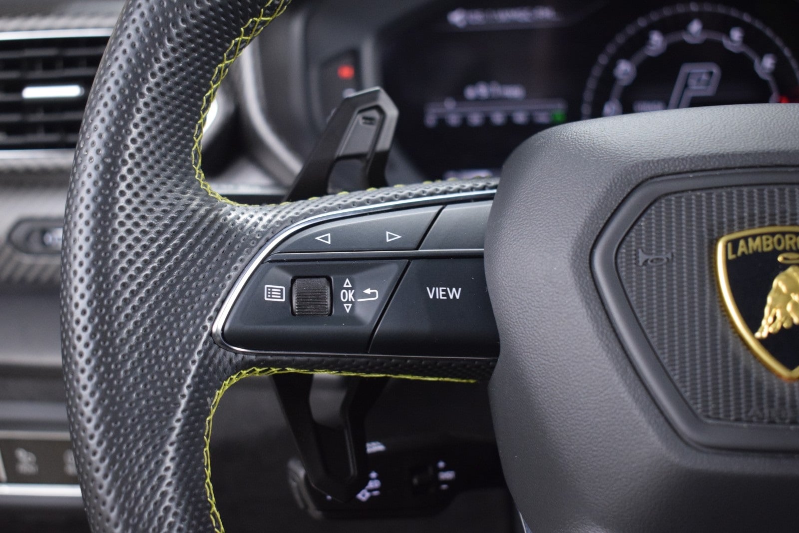 Thumbnail: 2022 Lamborghini Urus - 26