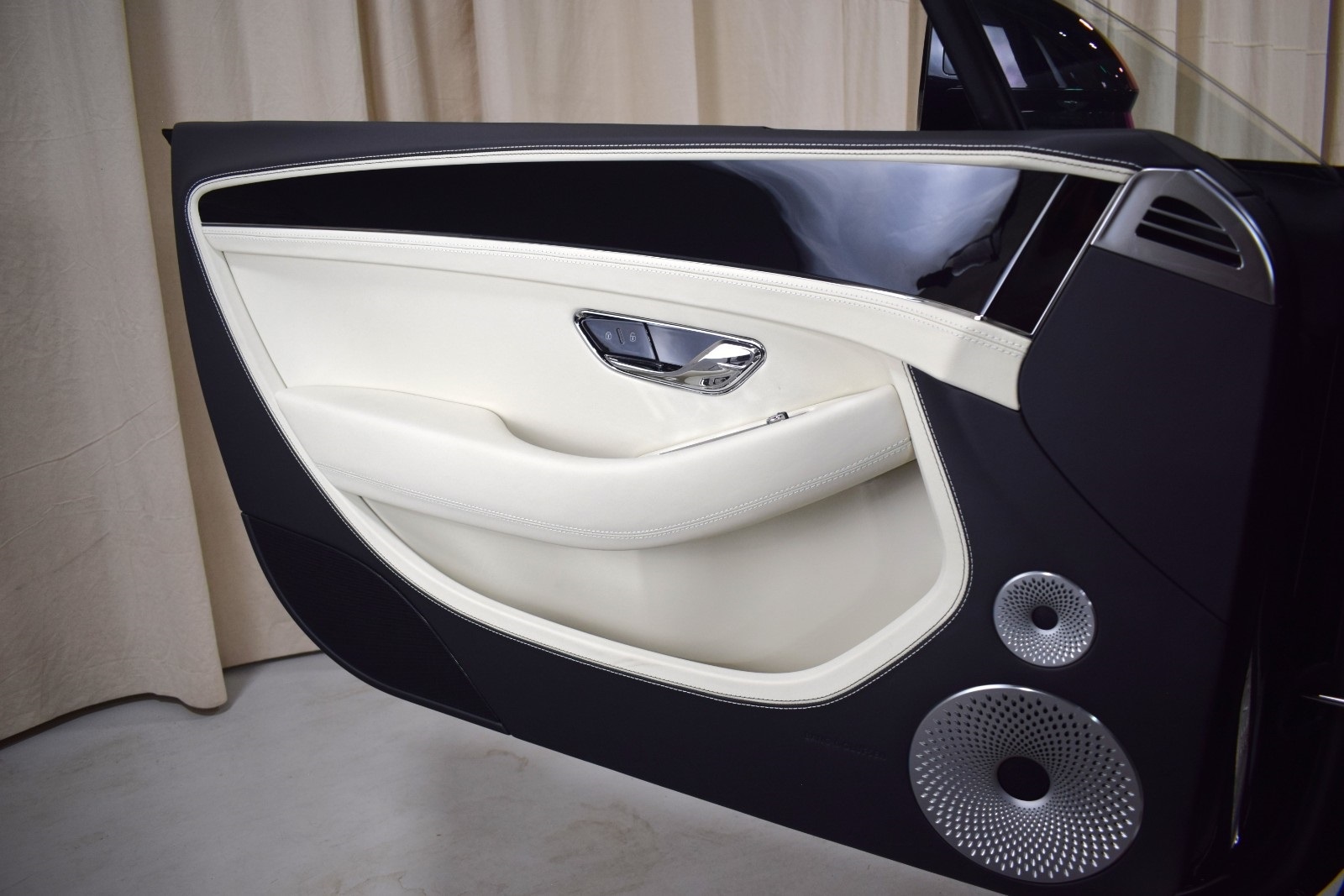 Thumbnail: 2025 Bentley Continental - 37