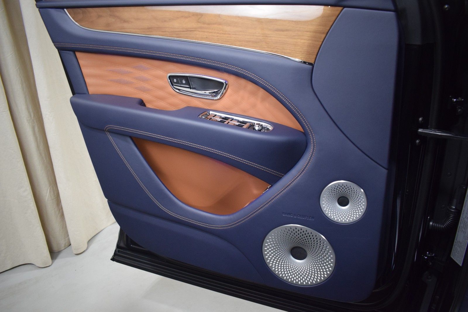 Thumbnail: 2026 Bentley Bentayga - 41