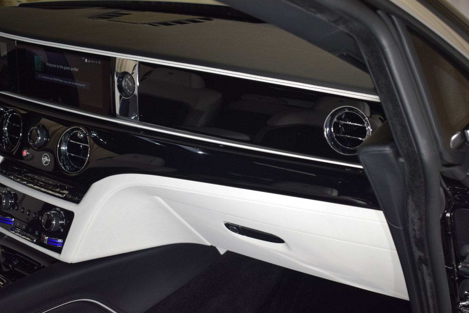 Thumbnail: 2024 Rolls-Royce Spectre - 25