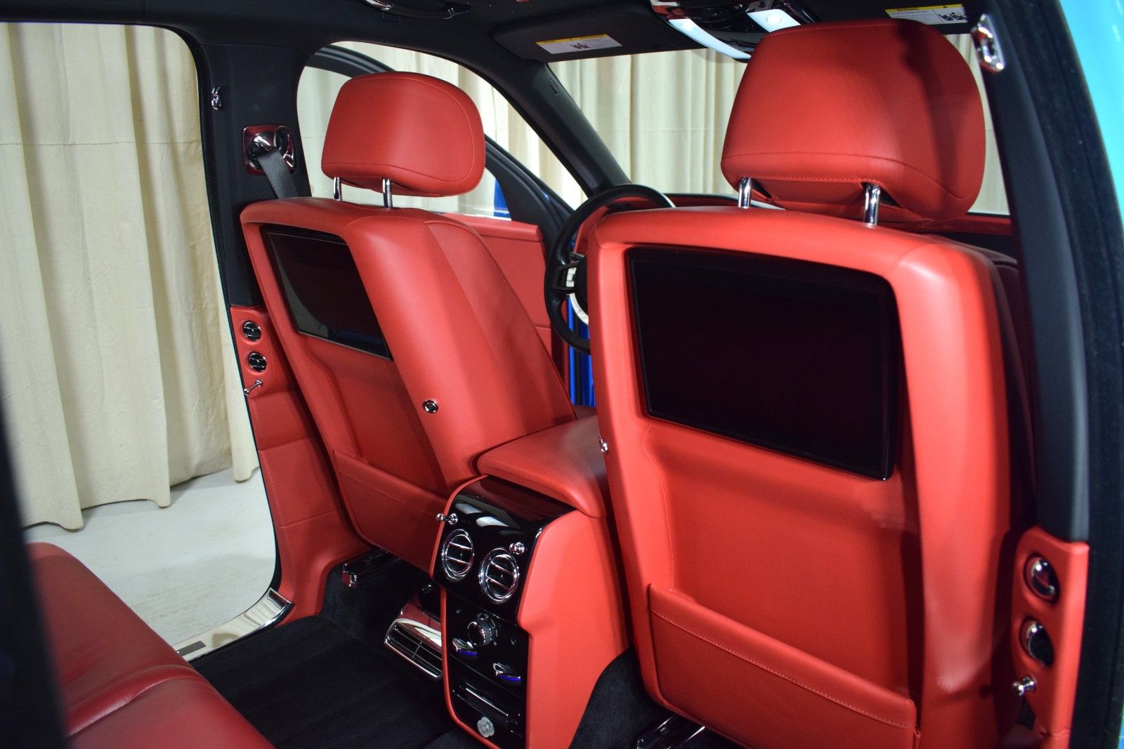 Thumbnail: 2022 Rolls-Royce Cullinan - 20