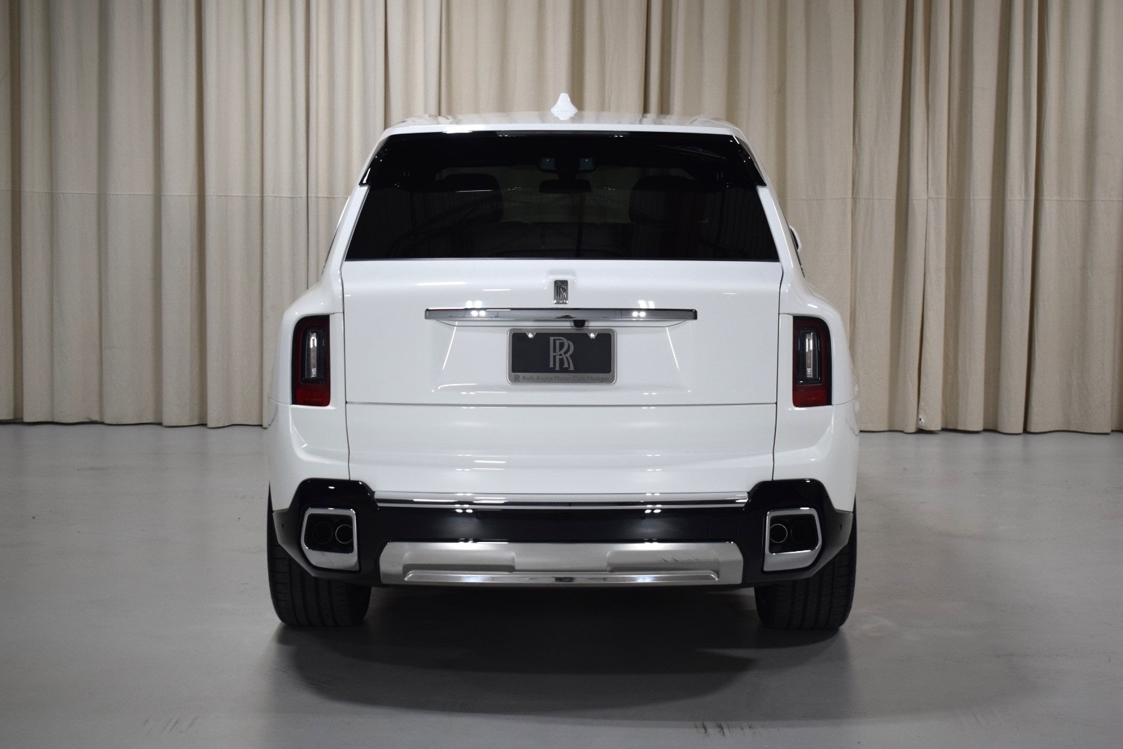 Thumbnail: 2026 Rolls-Royce Cullinan - 10