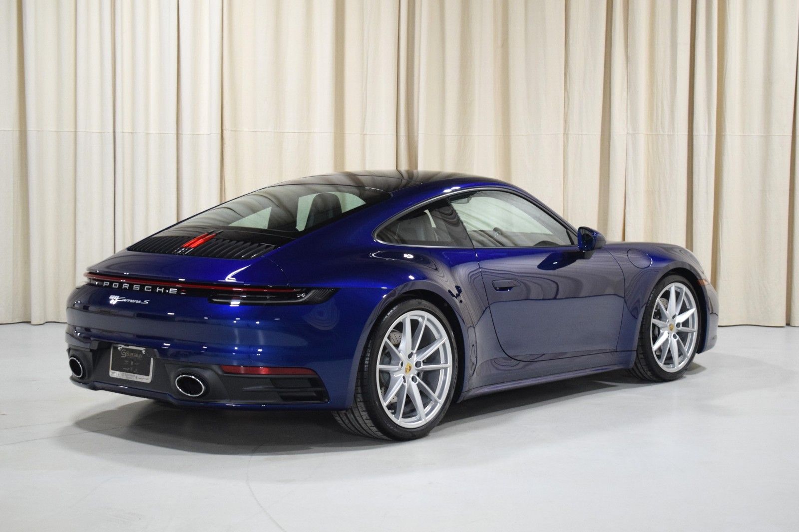 Thumbnail: 2023 Porsche 911 - 10
