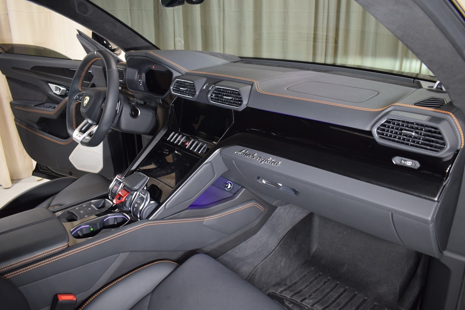 Thumbnail: 2023 Lamborghini Urus - 23