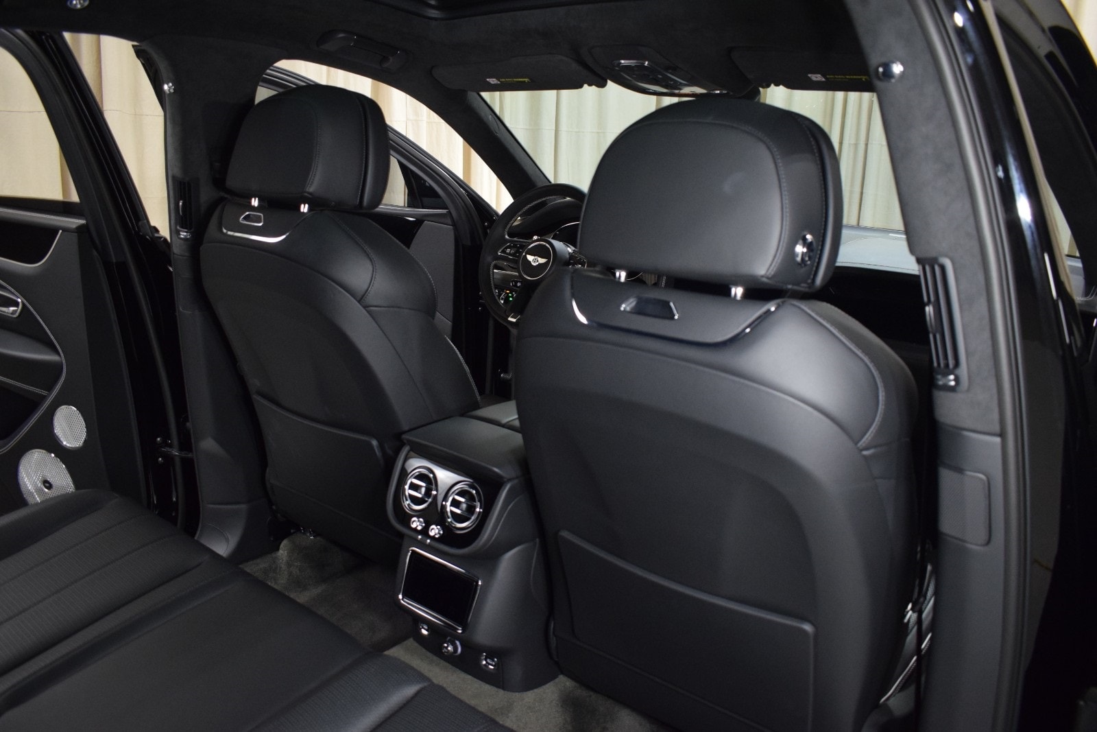 Thumbnail: 2023 Bentley Bentayga - 20