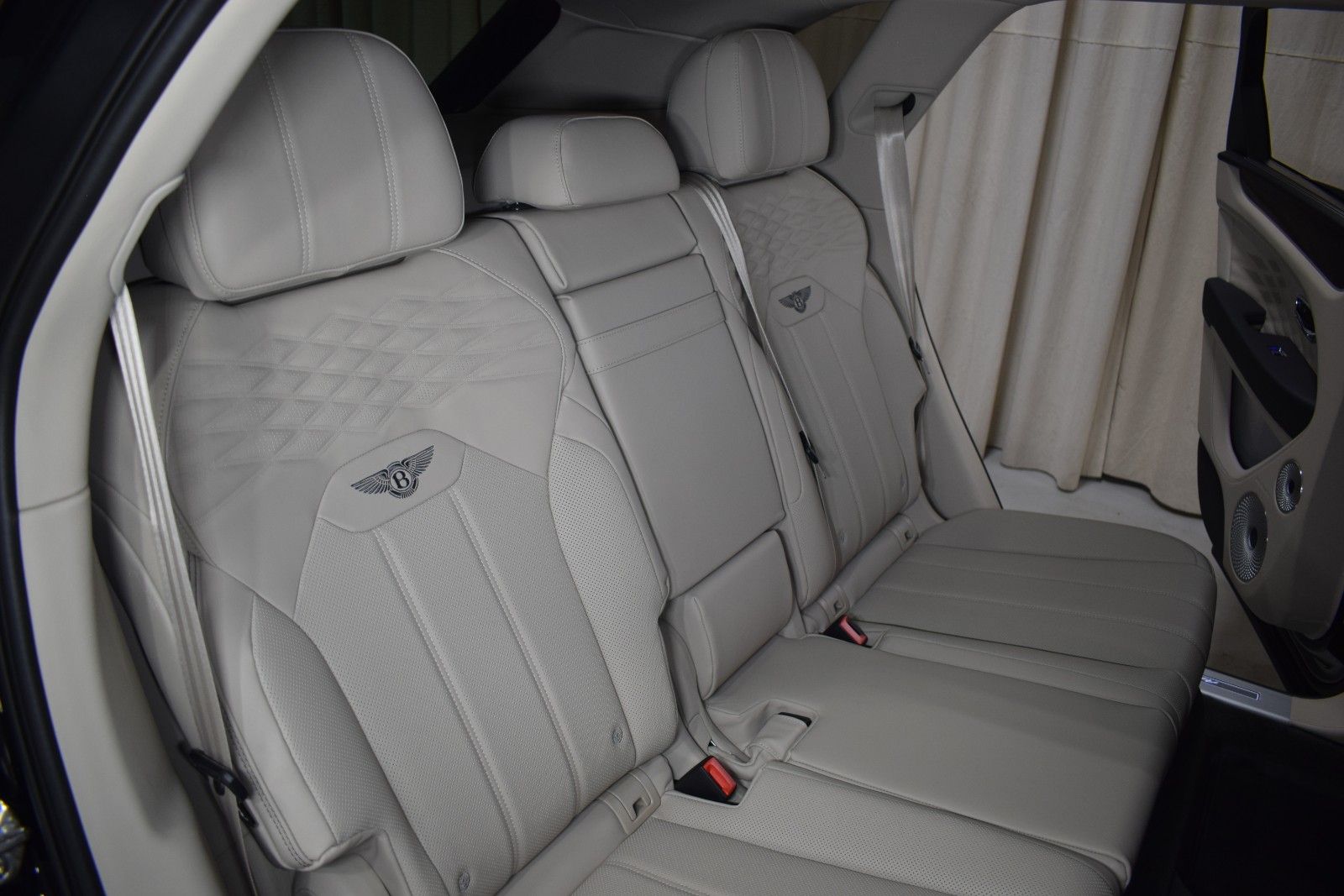 Thumbnail: 2025 Bentley Bentayga - 19