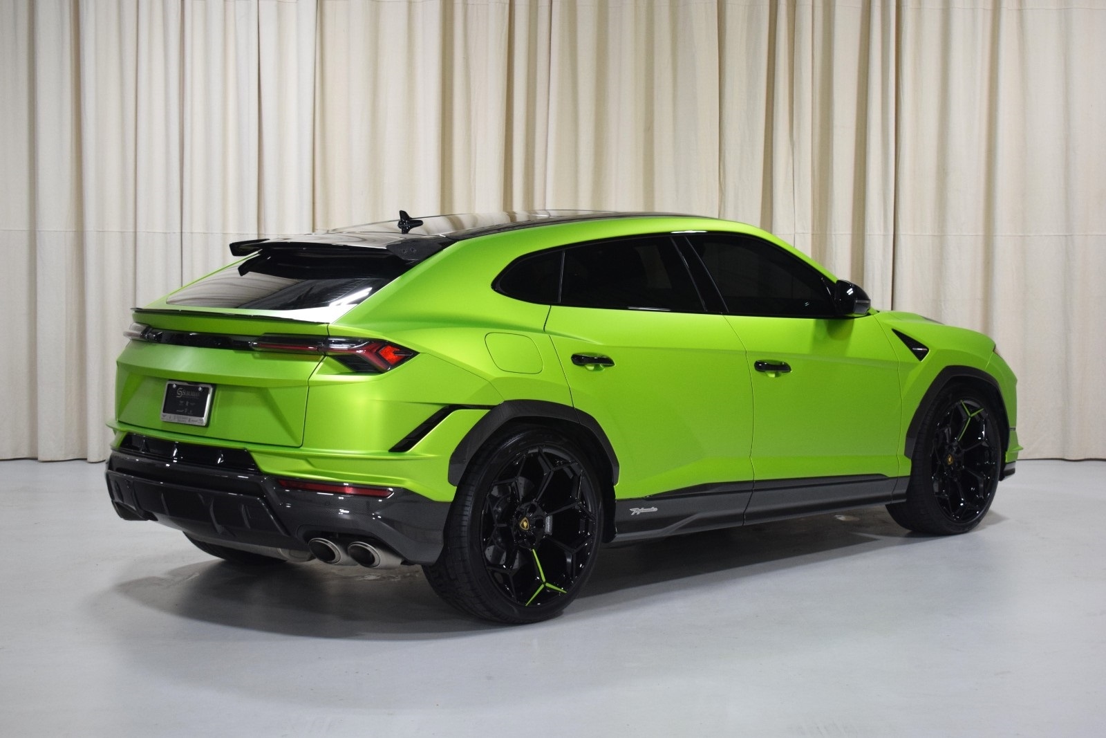 Thumbnail: 2023 Lamborghini Urus - 10