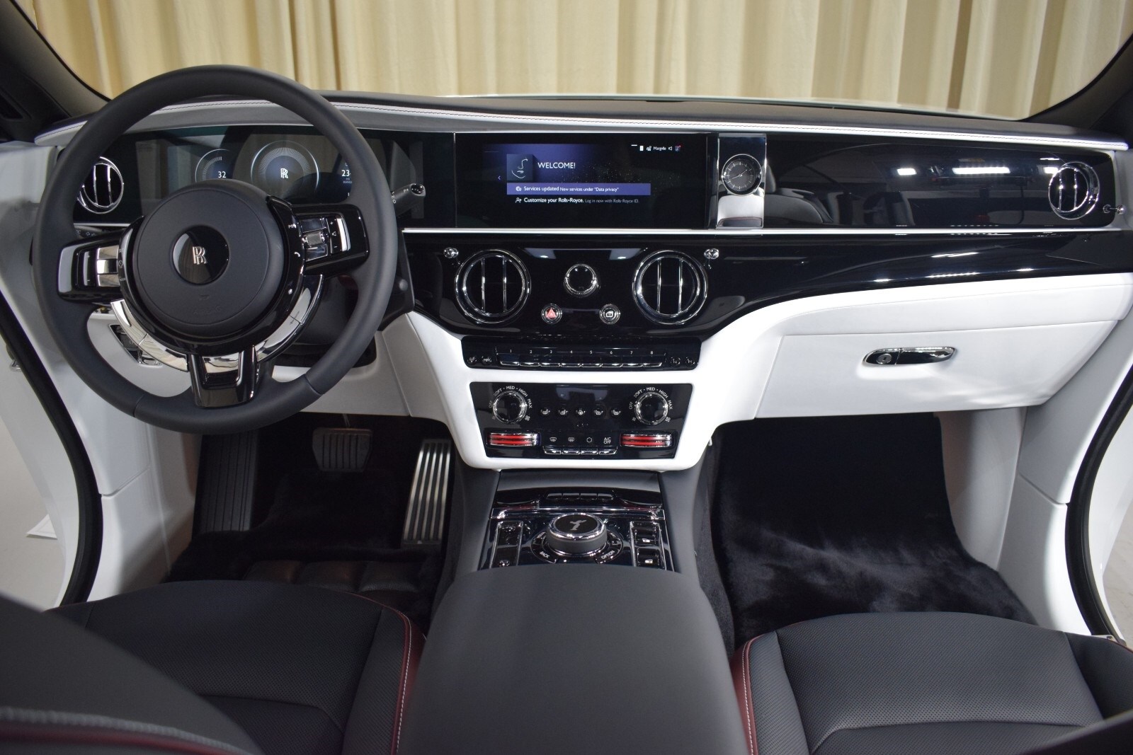 2025 Rolls Royce Spectre photo 4