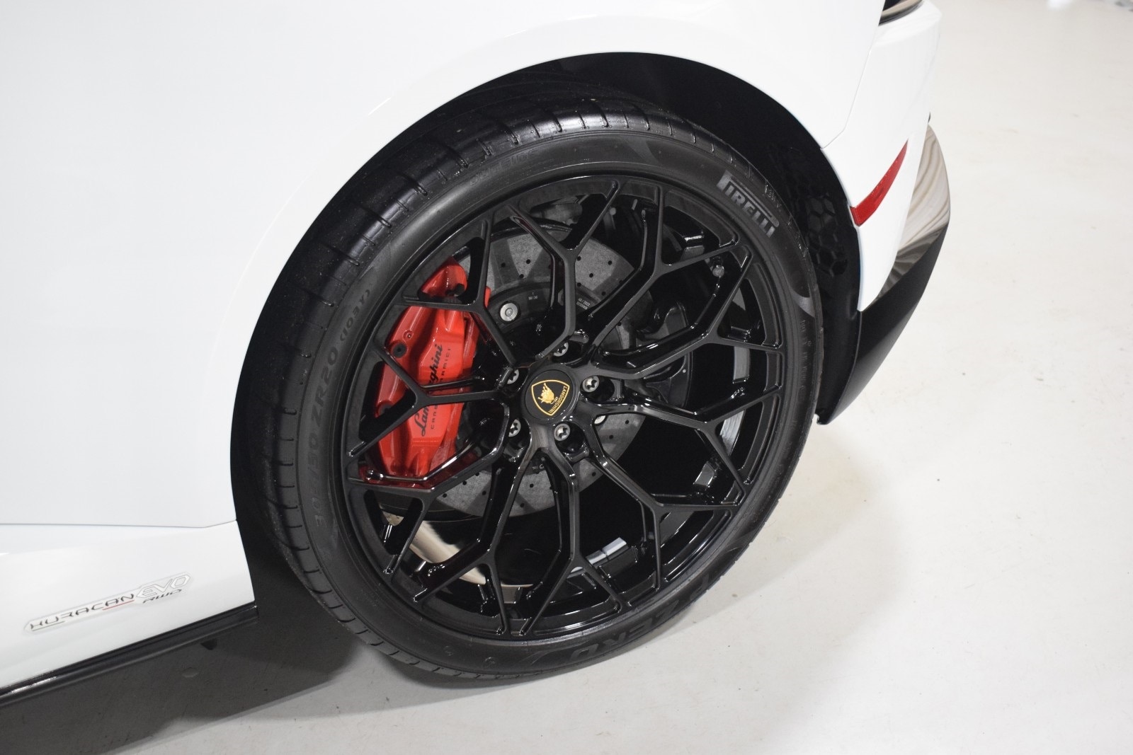 Thumbnail: 2023 Lamborghini Huracan - 8