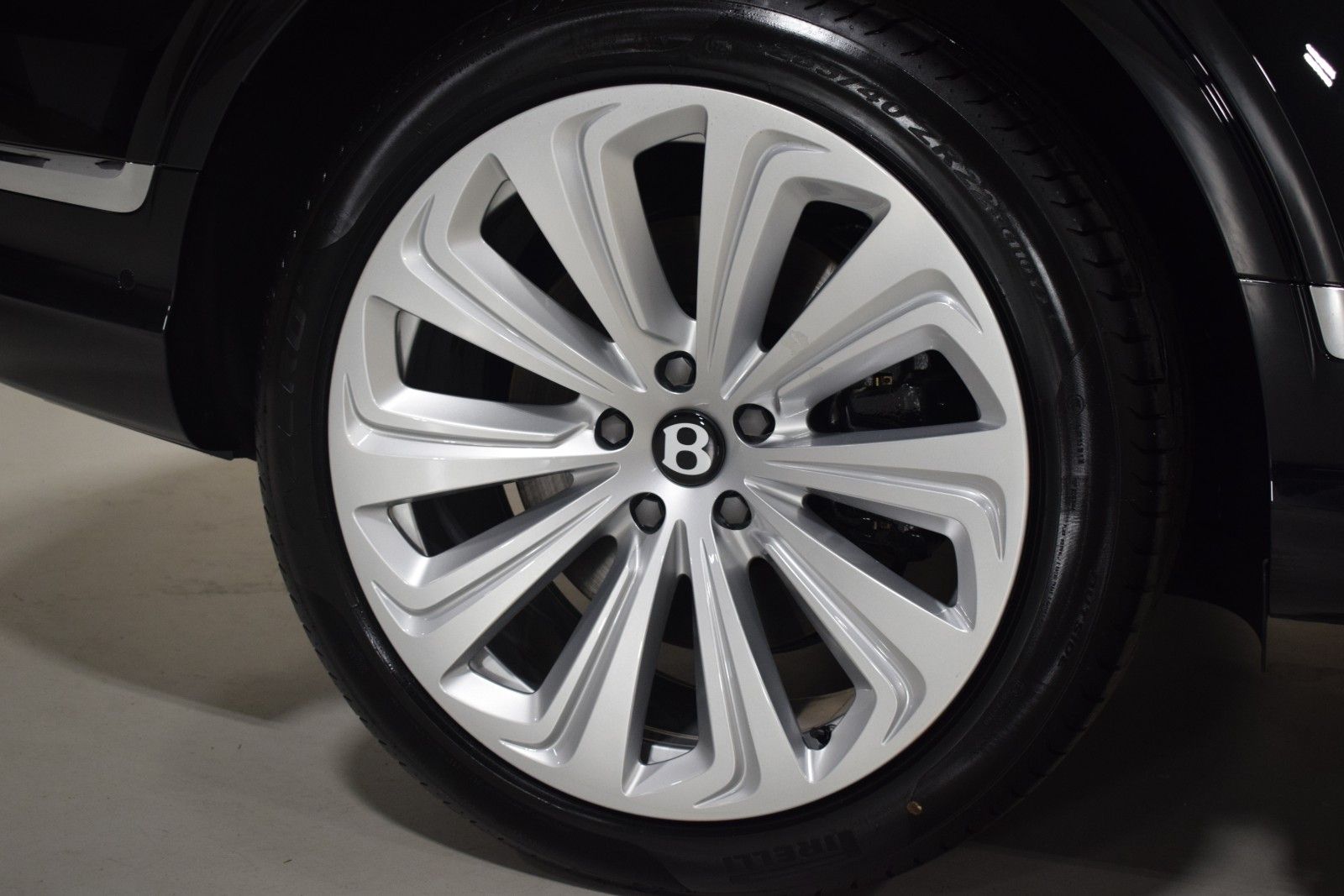 Thumbnail: 2025 Bentley Bentayga - 6