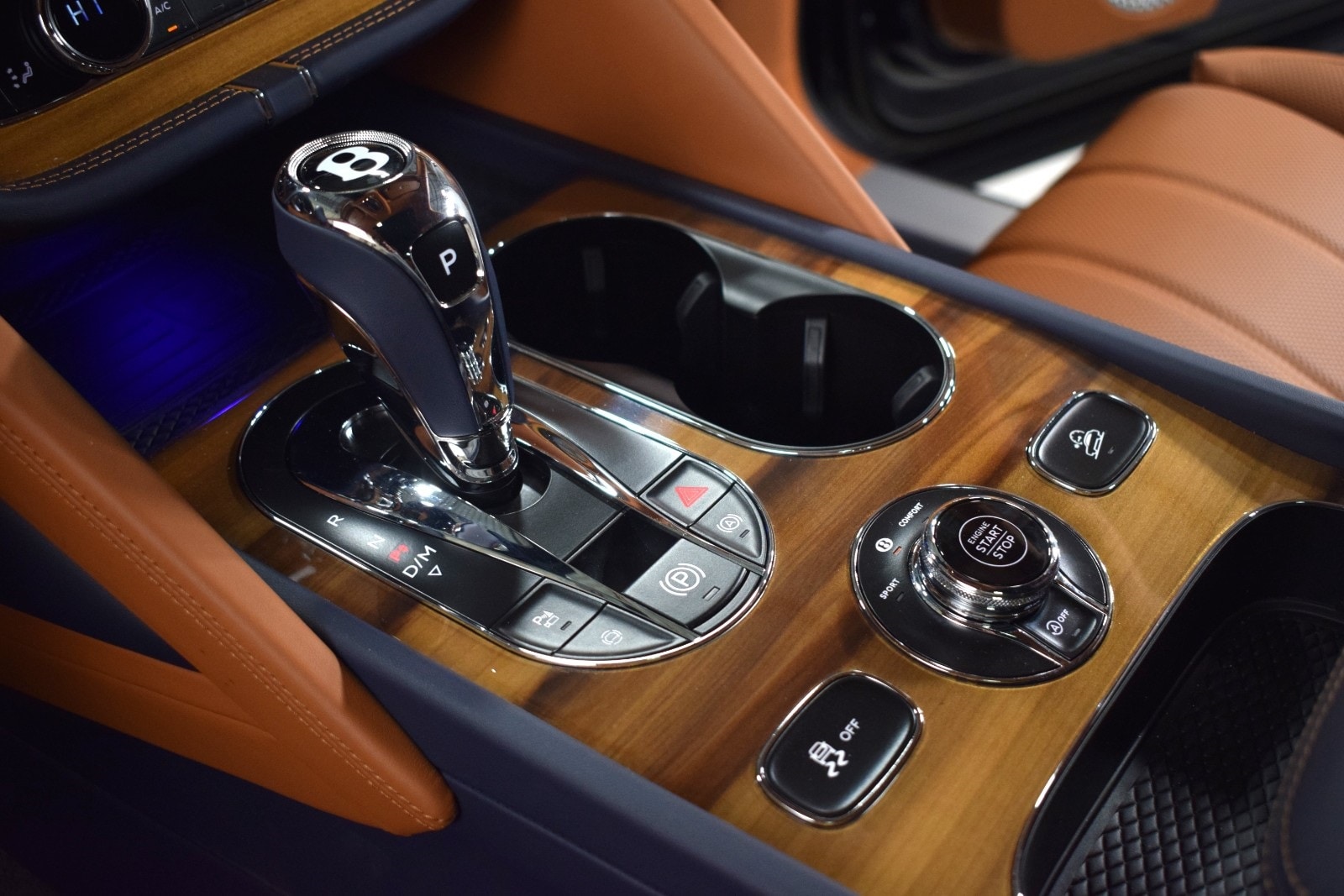 Thumbnail: 2025 Bentley Bentayga - 32