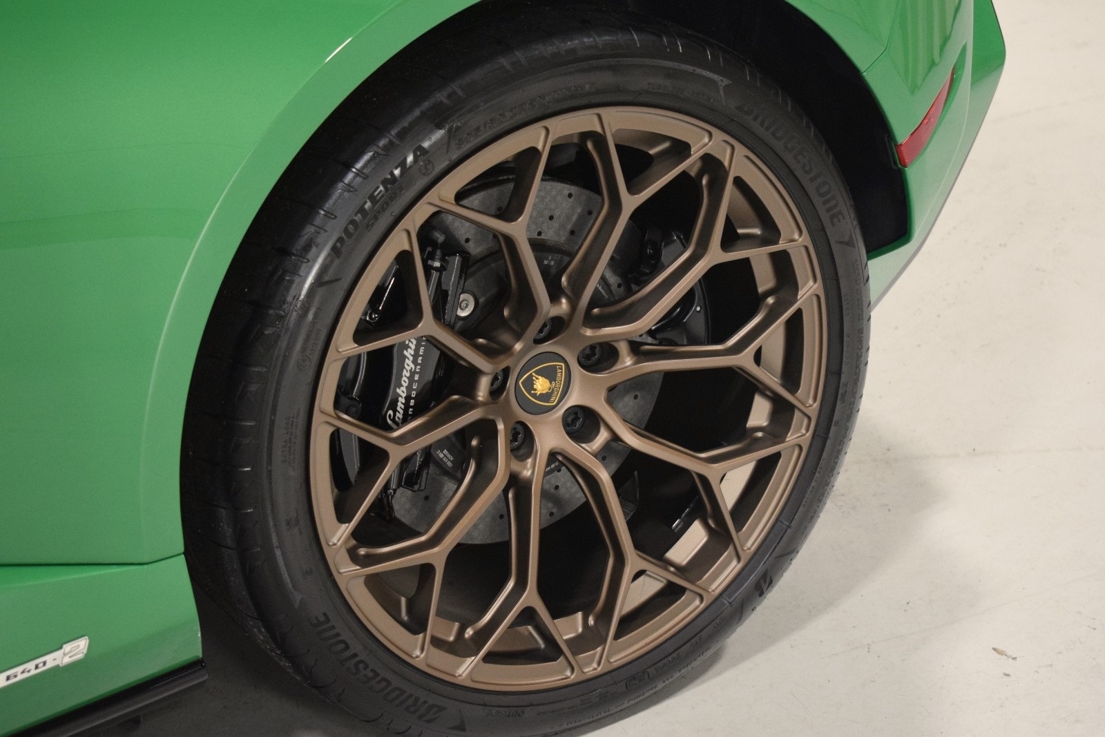 Thumbnail: 2023 Lamborghini Huracan - 7
