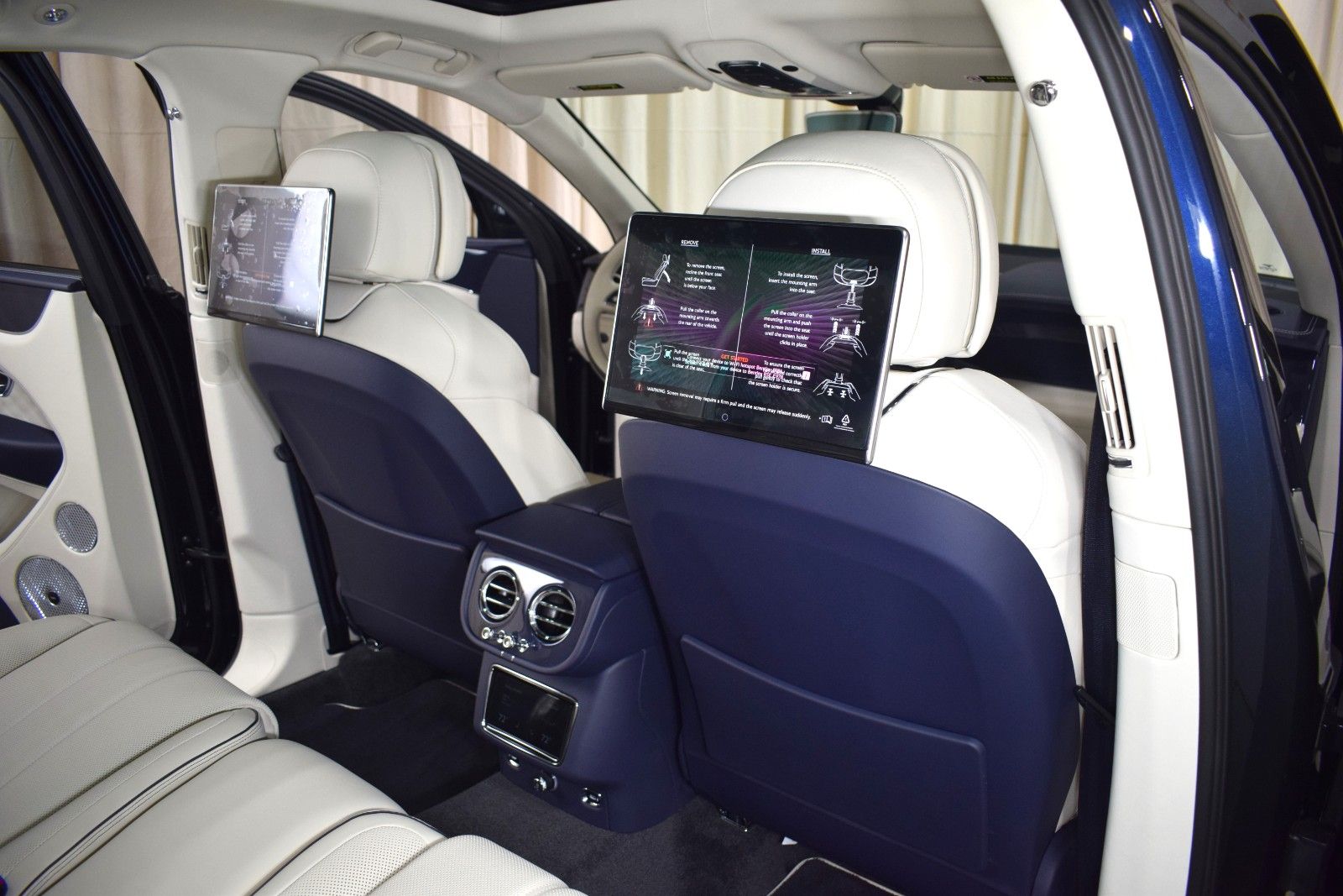 Thumbnail: 2025 Bentley Bentayga - 21