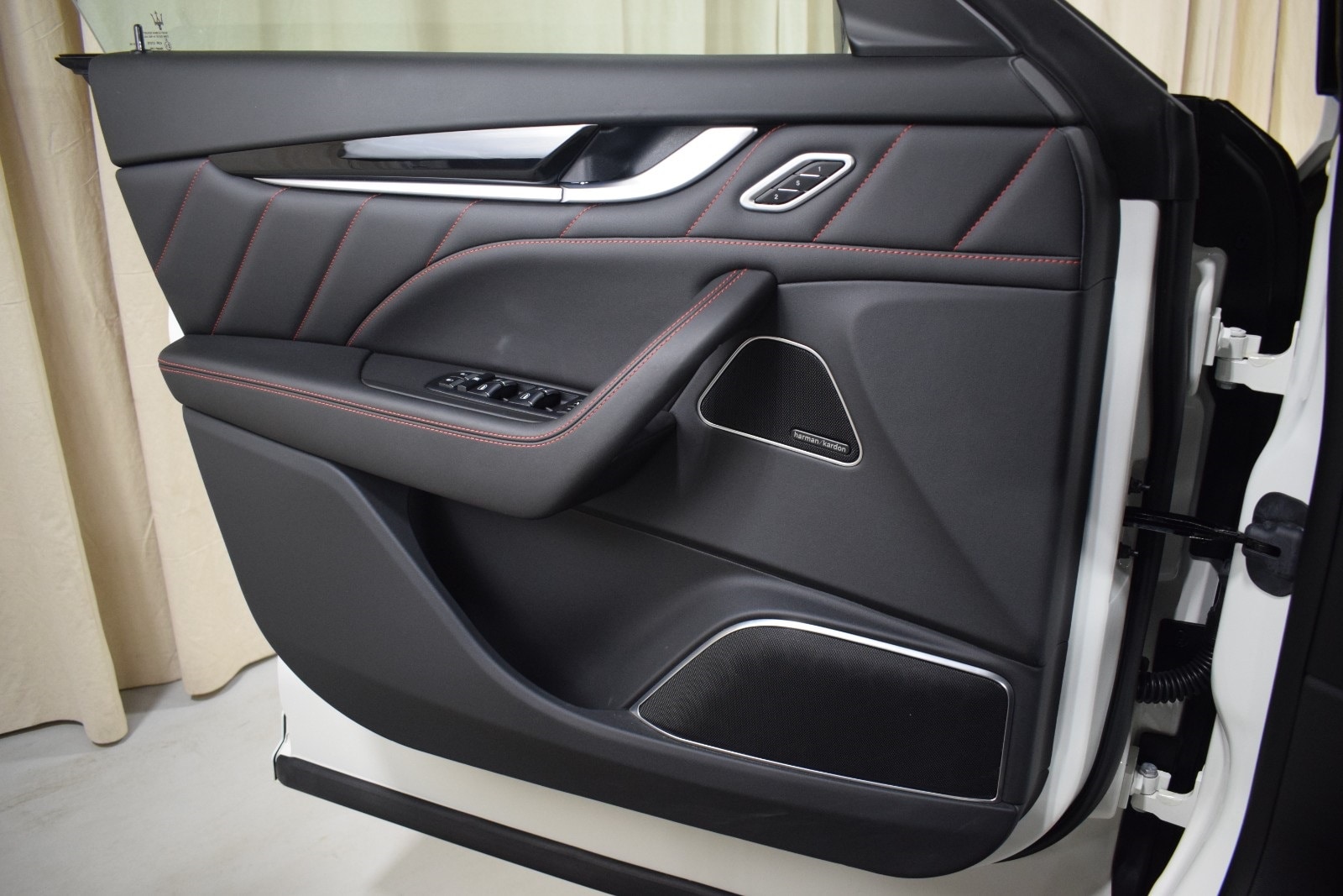 Thumbnail: 2022 Maserati Levante - 36