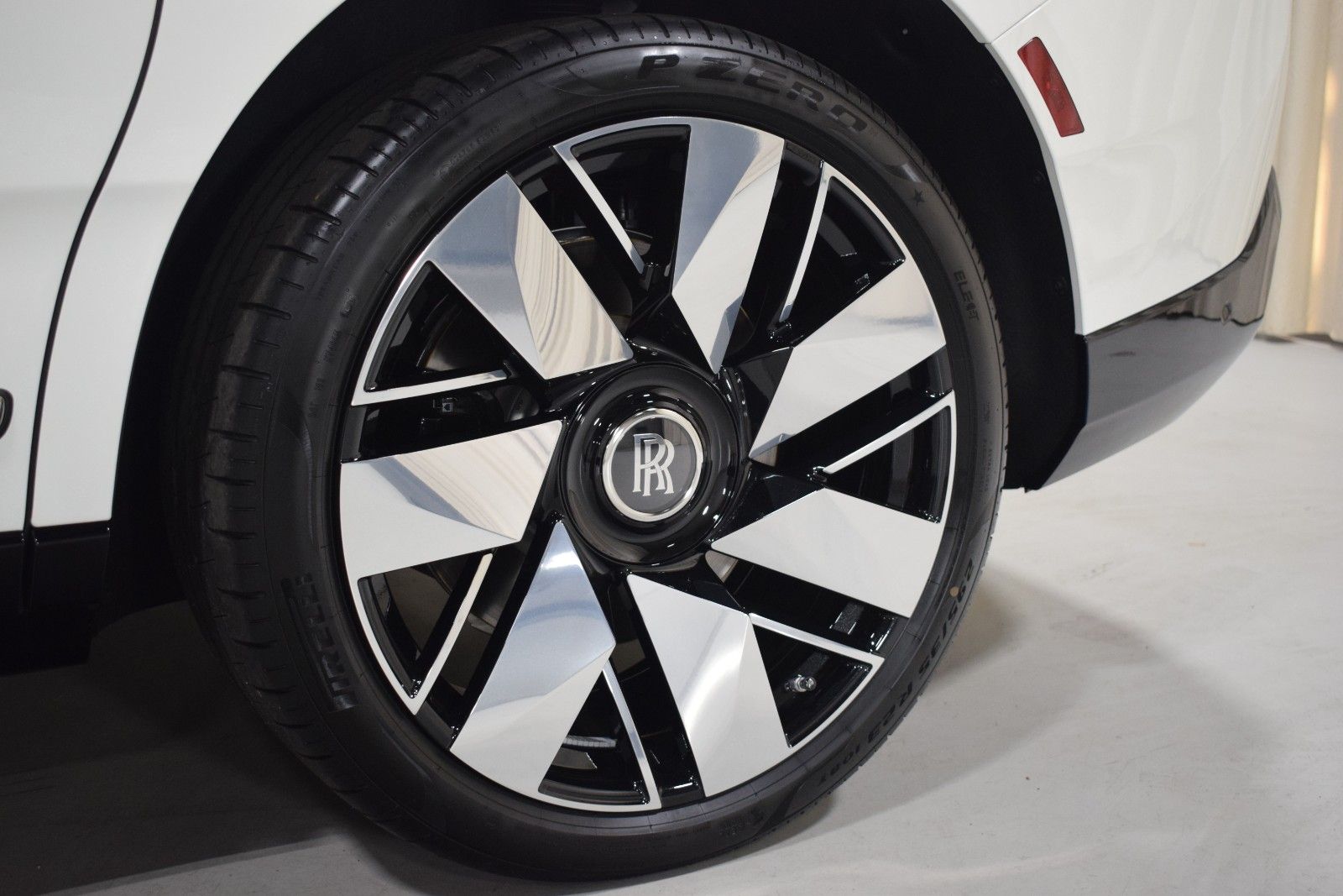 Thumbnail: 2026 Rolls-Royce Cullinan - 17