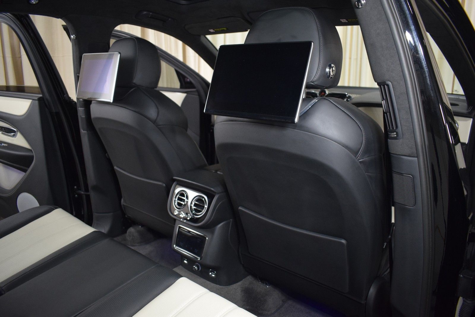 Thumbnail: 2024 Bentley Bentayga - 20