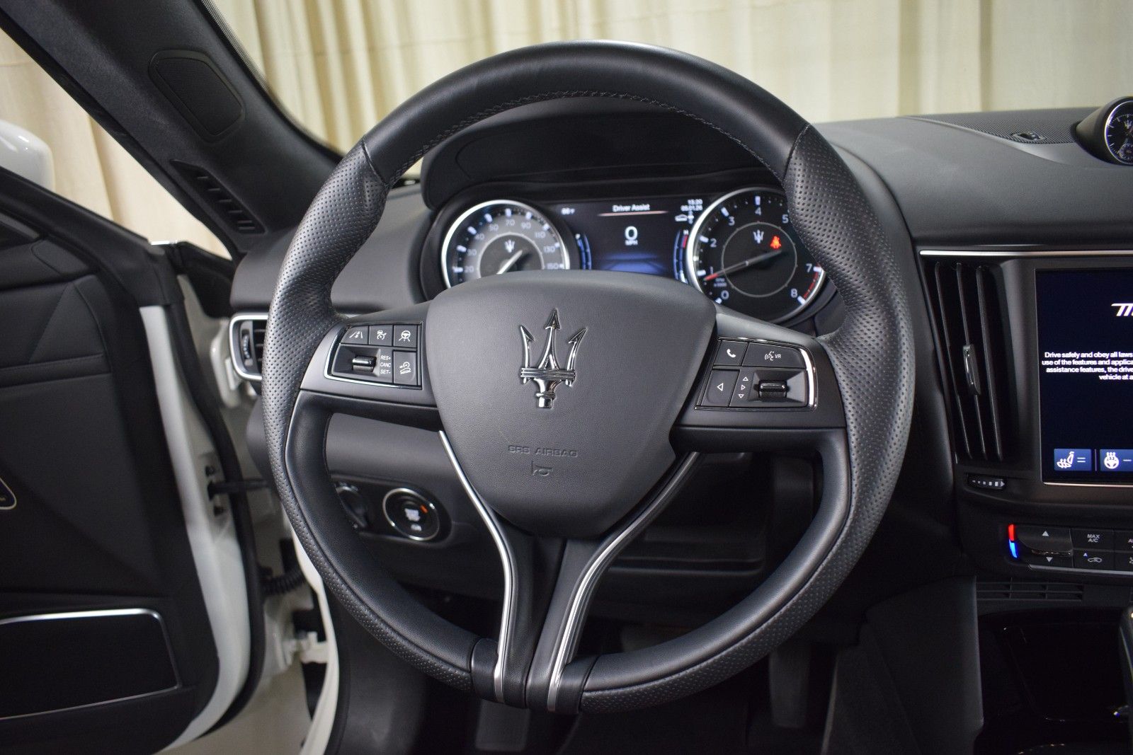 Thumbnail: 2023 Maserati Levante - 26