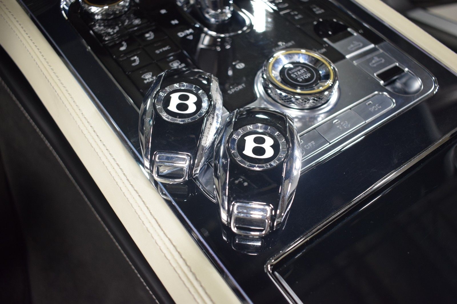 Thumbnail: 2020 Bentley Continental - 38
