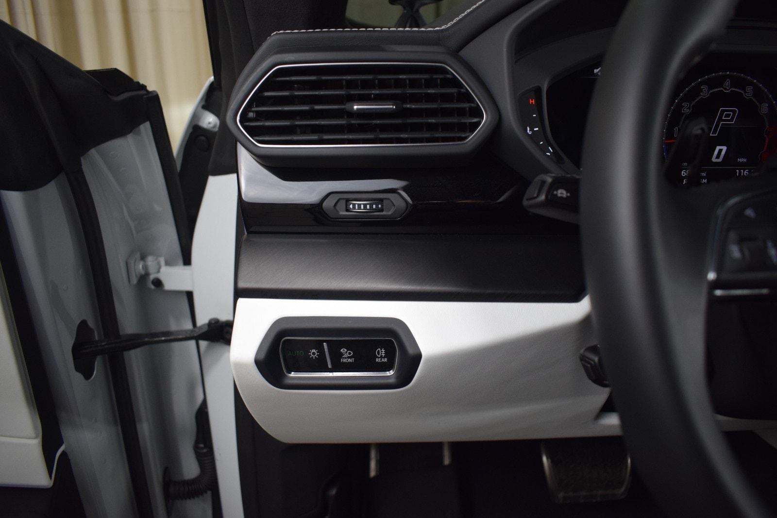 Thumbnail: 2024 Lamborghini Urus - 28