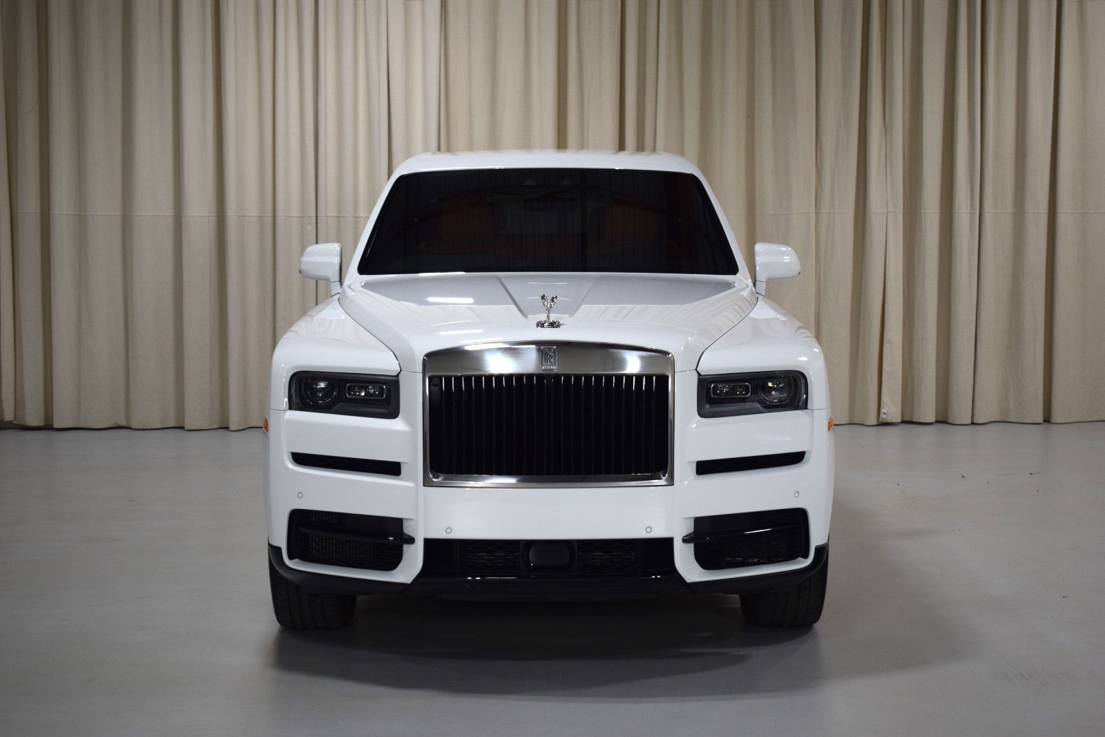 Thumbnail: 2023 Rolls-Royce Cullinan - 8
