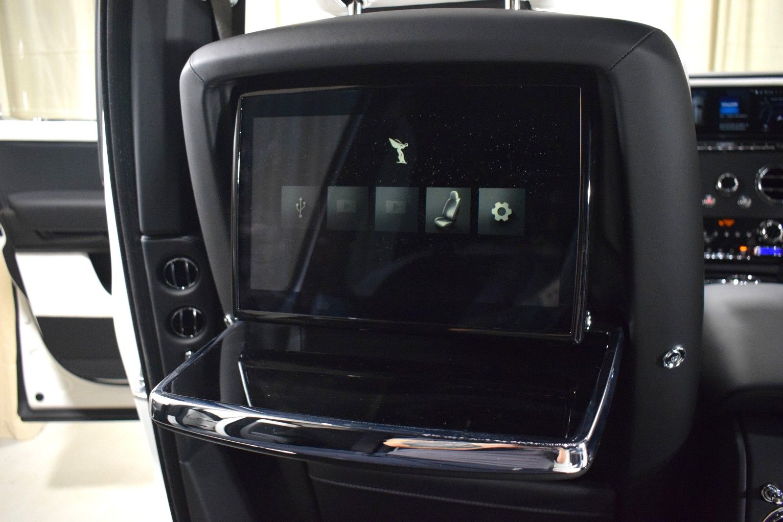 Thumbnail: 2026 Rolls-Royce Cullinan - 24